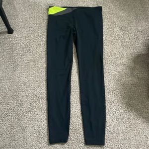 NWOT Under Armor Heat Gear Running Pants